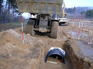 Regenwasserversickerung, DRAIN MAX Tunnel sind nach der Verfllung enorm belastbar